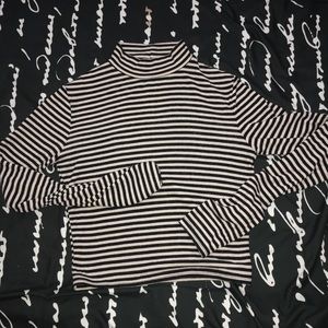 Black and white long sleeve cropped turtleneck